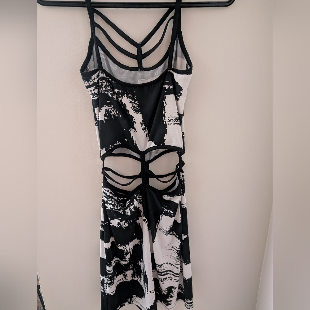 Black and White Strappy Dress (2 dress for 22 $ on selected item)